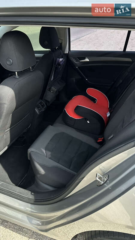 Універсал Volkswagen Golf 2018 в Дніпрі