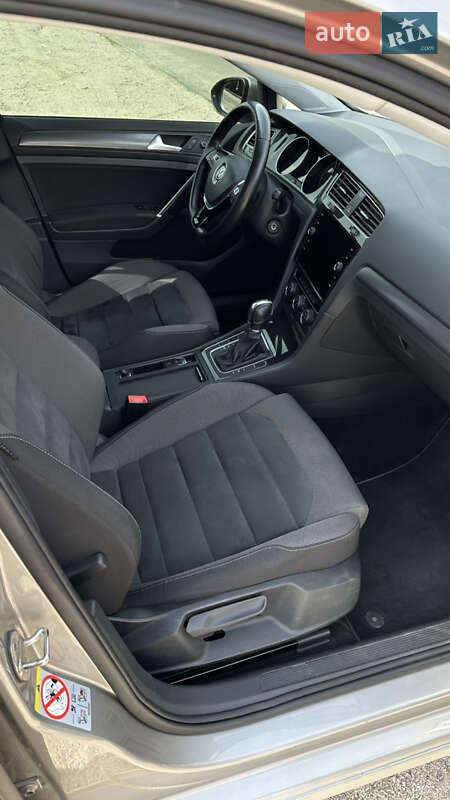 Універсал Volkswagen Golf 2018 в Дніпрі