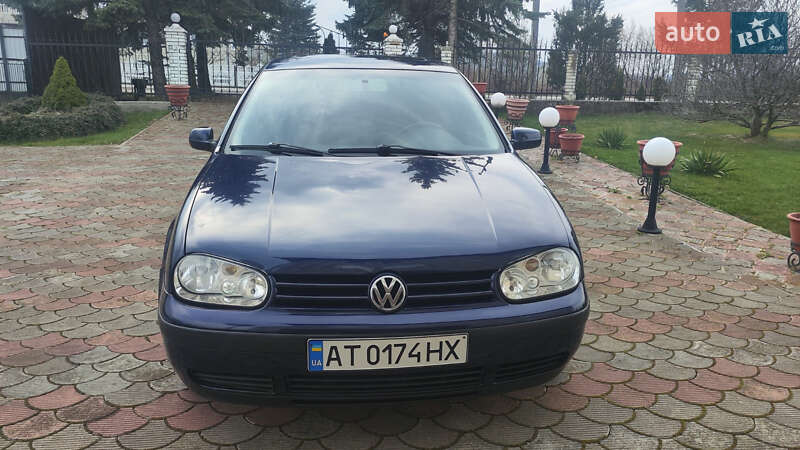 Хетчбек Volkswagen Golf 2001 в Перегінське