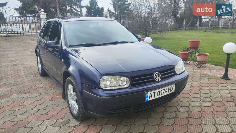 Хетчбек Volkswagen Golf 2001 в Перегінське