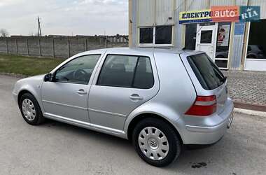 Хэтчбек Volkswagen Golf 2003 в 