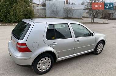 Хэтчбек Volkswagen Golf 2003 в 
