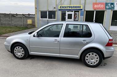 Хэтчбек Volkswagen Golf 2003 в 