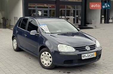 Хетчбек Volkswagen Golf 2004 в 