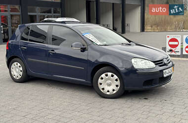 Хетчбек Volkswagen Golf 2004 в 
