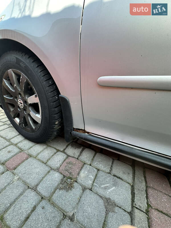 Хэтчбек Volkswagen Golf 2004 в Радивилове