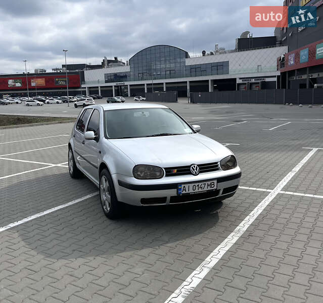 Хэтчбек Volkswagen Golf 2001 в Киеве