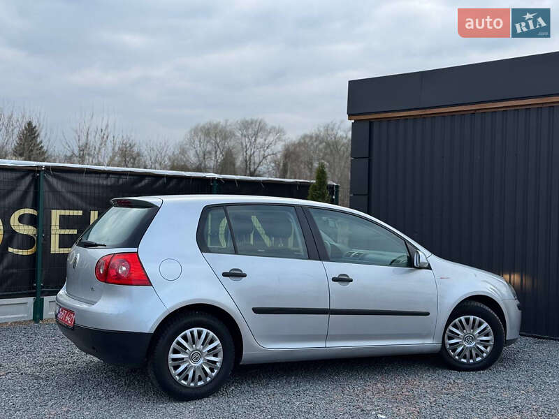 Хэтчбек Volkswagen Golf 2005 в Дрогобыче