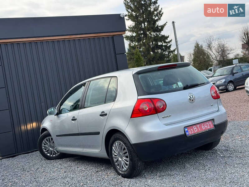 Хэтчбек Volkswagen Golf 2005 в Дрогобыче