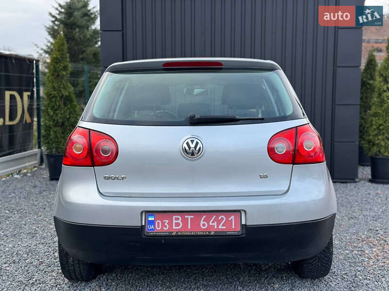 Хэтчбек Volkswagen Golf 2005 в Дрогобыче