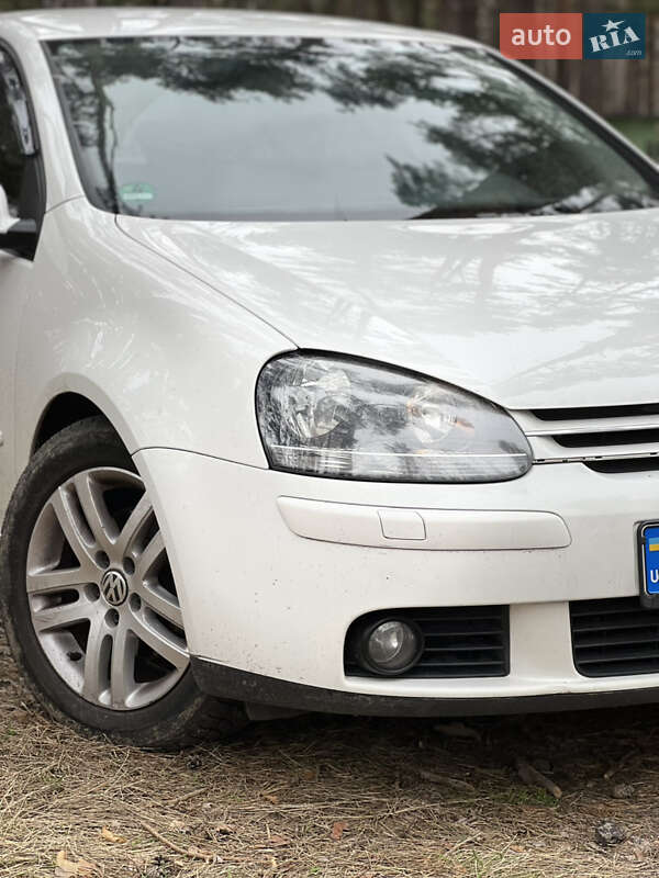 Хэтчбек Volkswagen Golf 2008 в Чернигове