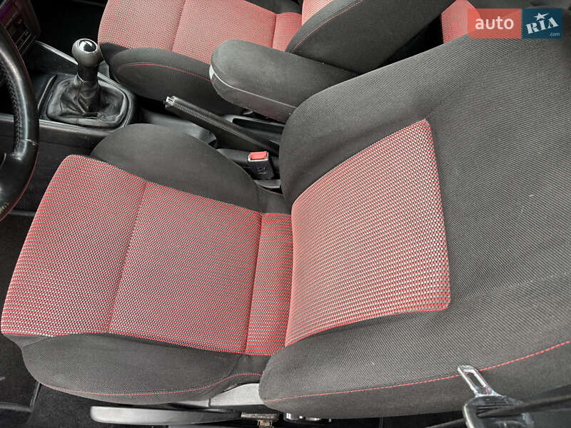 Хэтчбек Volkswagen Golf 2000 в Хмельницком