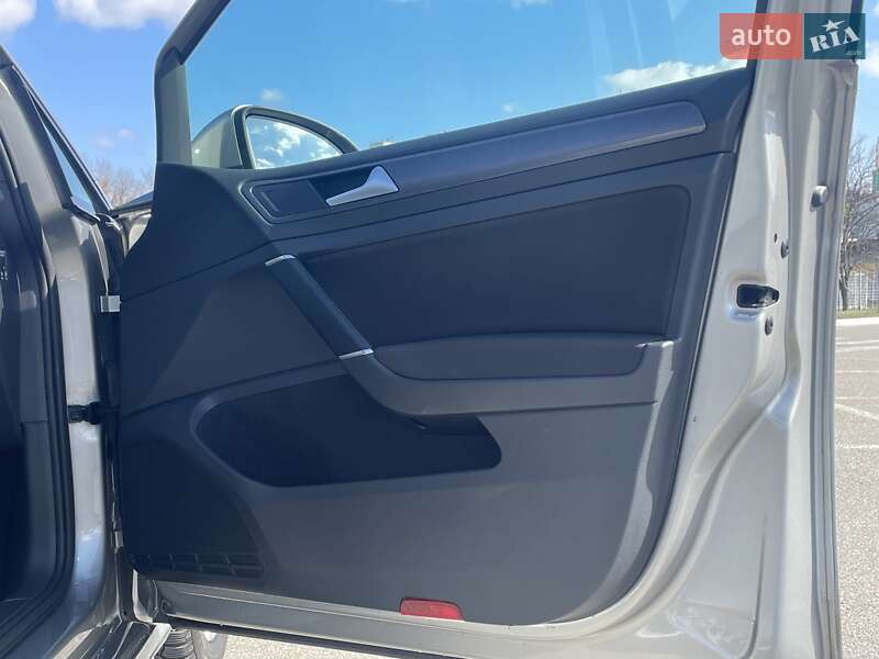 Универсал Volkswagen Golf 2018 в Киеве