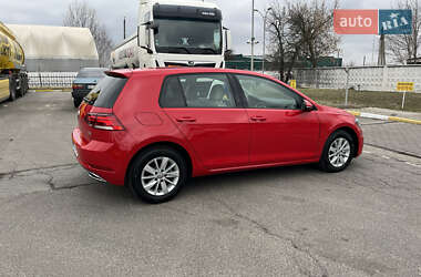 Хэтчбек Volkswagen Golf 2017 в 