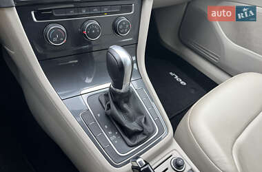 Хэтчбек Volkswagen Golf 2017 в 
