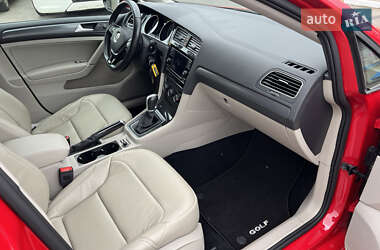 Хэтчбек Volkswagen Golf 2017 в 