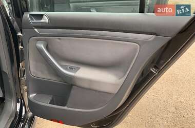 Хэтчбек Volkswagen Golf 2006 в 