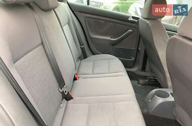 Хэтчбек Volkswagen Golf 2006 в 