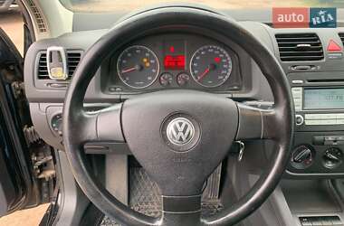 Хэтчбек Volkswagen Golf 2006 в 