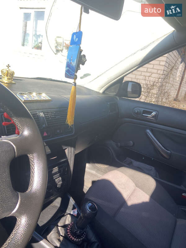 Хэтчбек Volkswagen Golf 2000 в Ровно