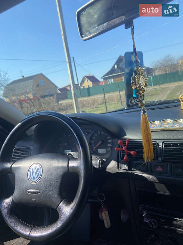 Хэтчбек Volkswagen Golf 2000 в Ровно