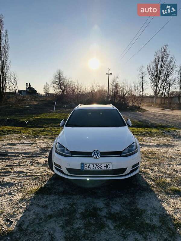 Универсал Volkswagen Golf 2014 в 