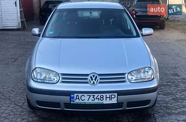 Хэтчбек Volkswagen Golf 2002 в 
