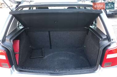 Хэтчбек Volkswagen Golf 2002 в 
