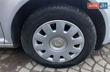 Хэтчбек Volkswagen Golf 2002 в 