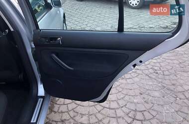 Хэтчбек Volkswagen Golf 2002 в 