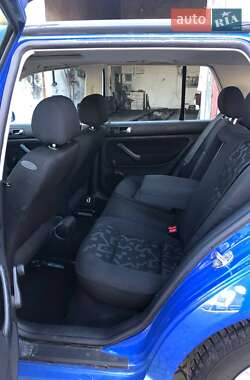 Хэтчбек Volkswagen Golf 1999 в 