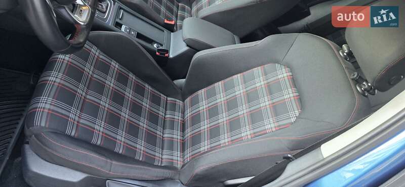 Хэтчбек Volkswagen Golf 2013 в Киеве