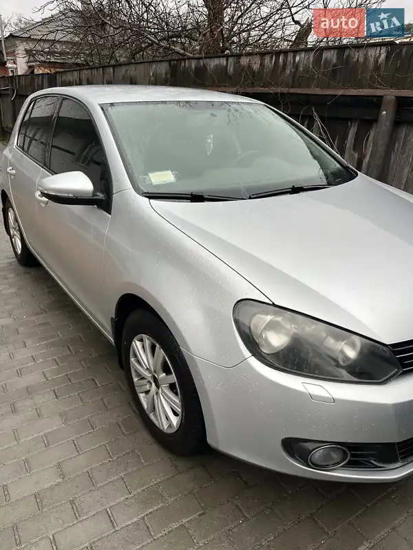 Хэтчбек Volkswagen Golf 2012 в 