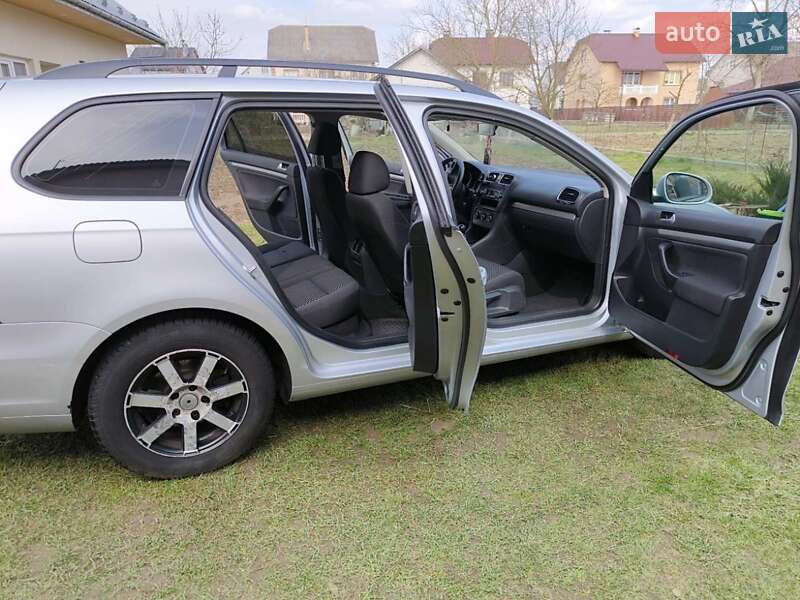 Универсал Volkswagen Golf 2012 в Львове