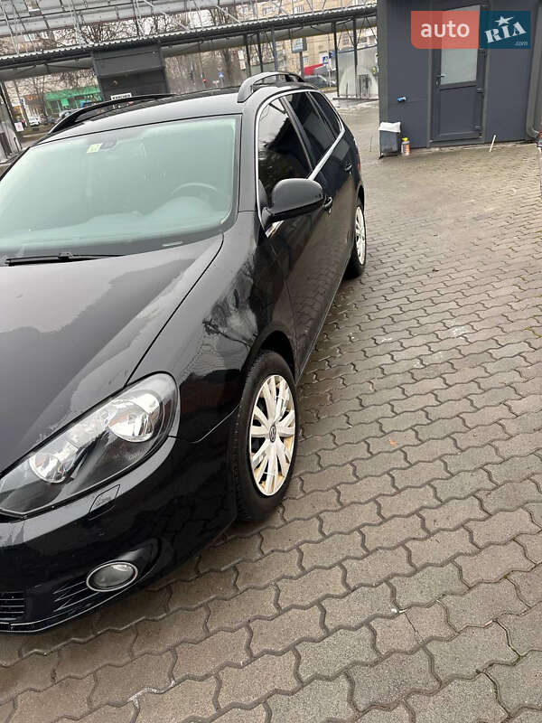 Універсал Volkswagen Golf 2010 в Луцьку