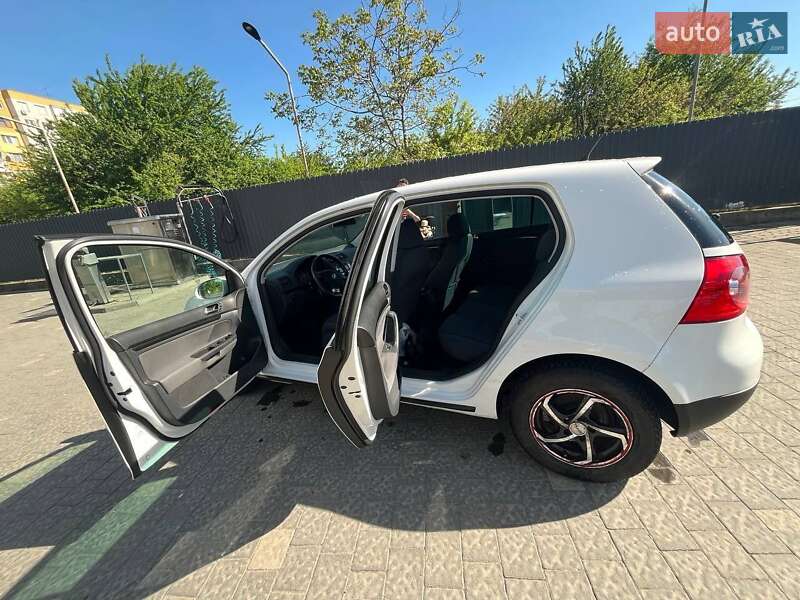 Хетчбек Volkswagen Golf 2008 в Ужгороді