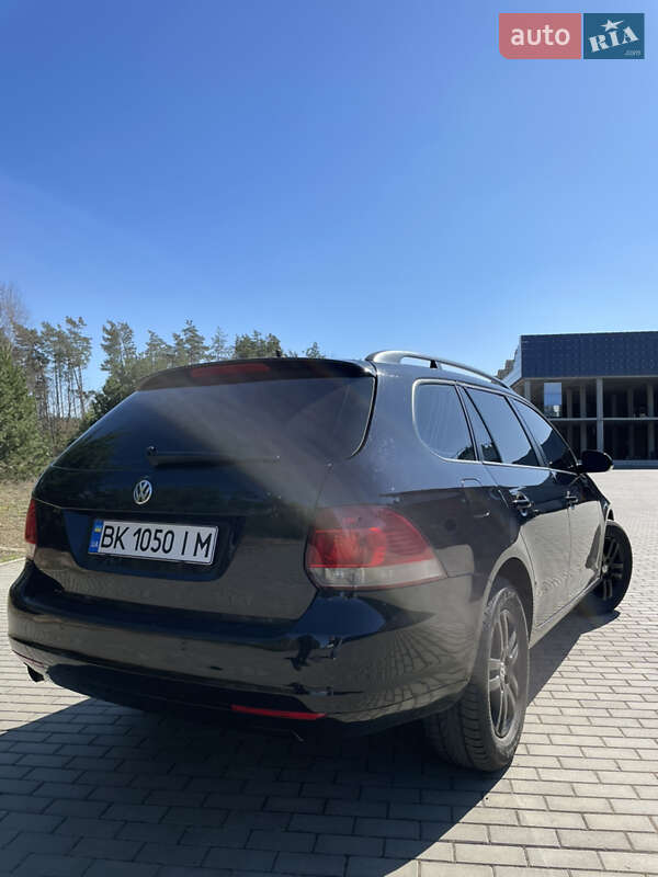 Универсал Volkswagen Golf 2011 в Костополе