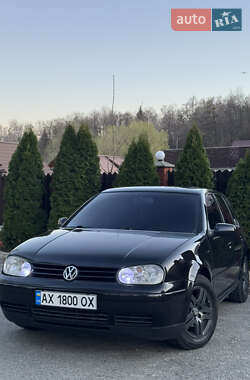 Хэтчбек Volkswagen Golf 2002 в 