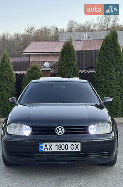 Хэтчбек Volkswagen Golf 2002 в 