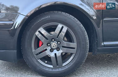 Хэтчбек Volkswagen Golf 2002 в 