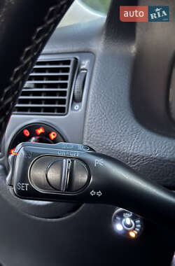 Хэтчбек Volkswagen Golf 2002 в 