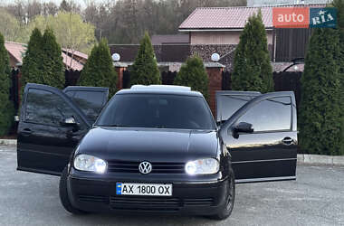 Хэтчбек Volkswagen Golf 2002 в 