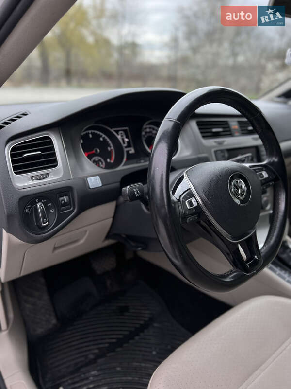 Универсал Volkswagen Golf 2015 в Дрогобыче