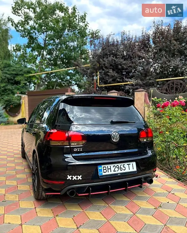 Хетчбек Volkswagen Golf 2013 в 