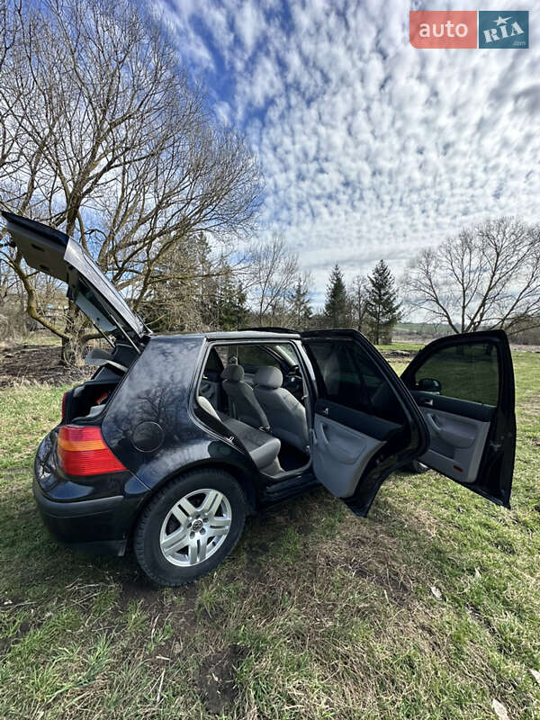 Хетчбек Volkswagen Golf 2000 в Тернополі