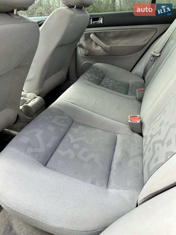 Хетчбек Volkswagen Golf 2000 в Тернополі