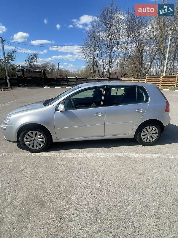 Хетчбек Volkswagen Golf 2006 в Рівному