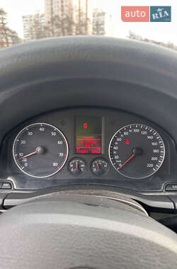 Хэтчбек Volkswagen Golf 2004 в 
