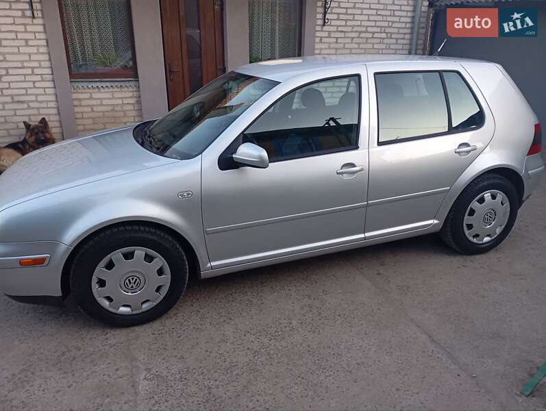 Хэтчбек Volkswagen Golf 2002 в Луцке