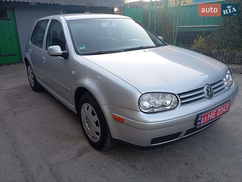 Хэтчбек Volkswagen Golf 2002 в Луцке